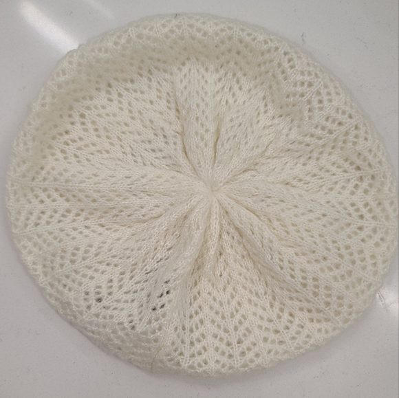H&M cream crochet beret - Picture 2 of 8